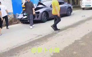 小米SU7是真牛B啊，竟然干翻了卡车。
网友9月20日上传视频，听口音疑似川渝，