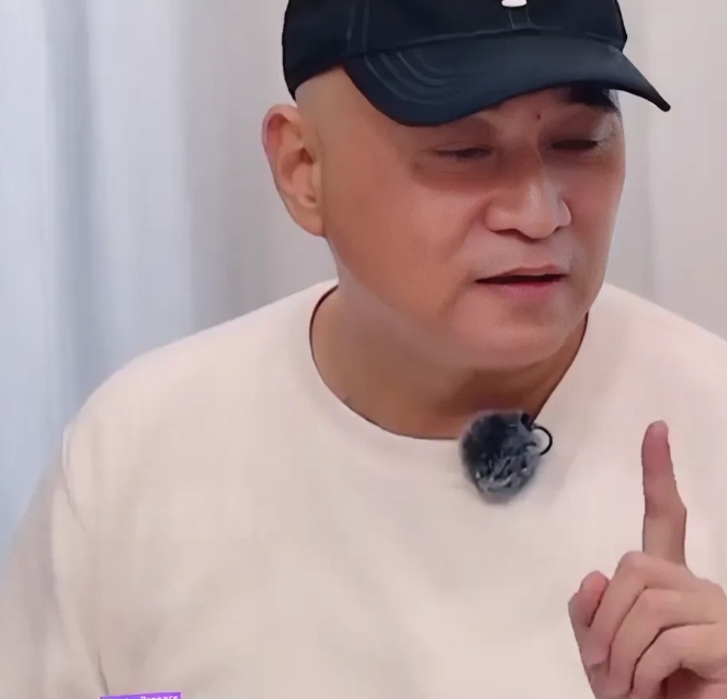 演员胡静的老公朱兆祥说：“在胡静嫁给我之前，国内从来没有女演员嫁到马来西亚。所以