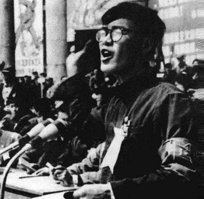 这就是当年红极一时的清华大学造反派领袖蒯大富，1967届清华大学工程化学系学生。