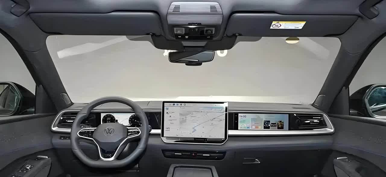 网友:油车为什么不能像电车一样搞智能化？

错！并不是不可以，全新上市的大众