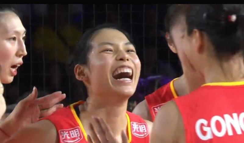 中国女排只用一招即可淘汰法国队，挺进8强！
法国女排并不弱，与巴西女排争小组第一