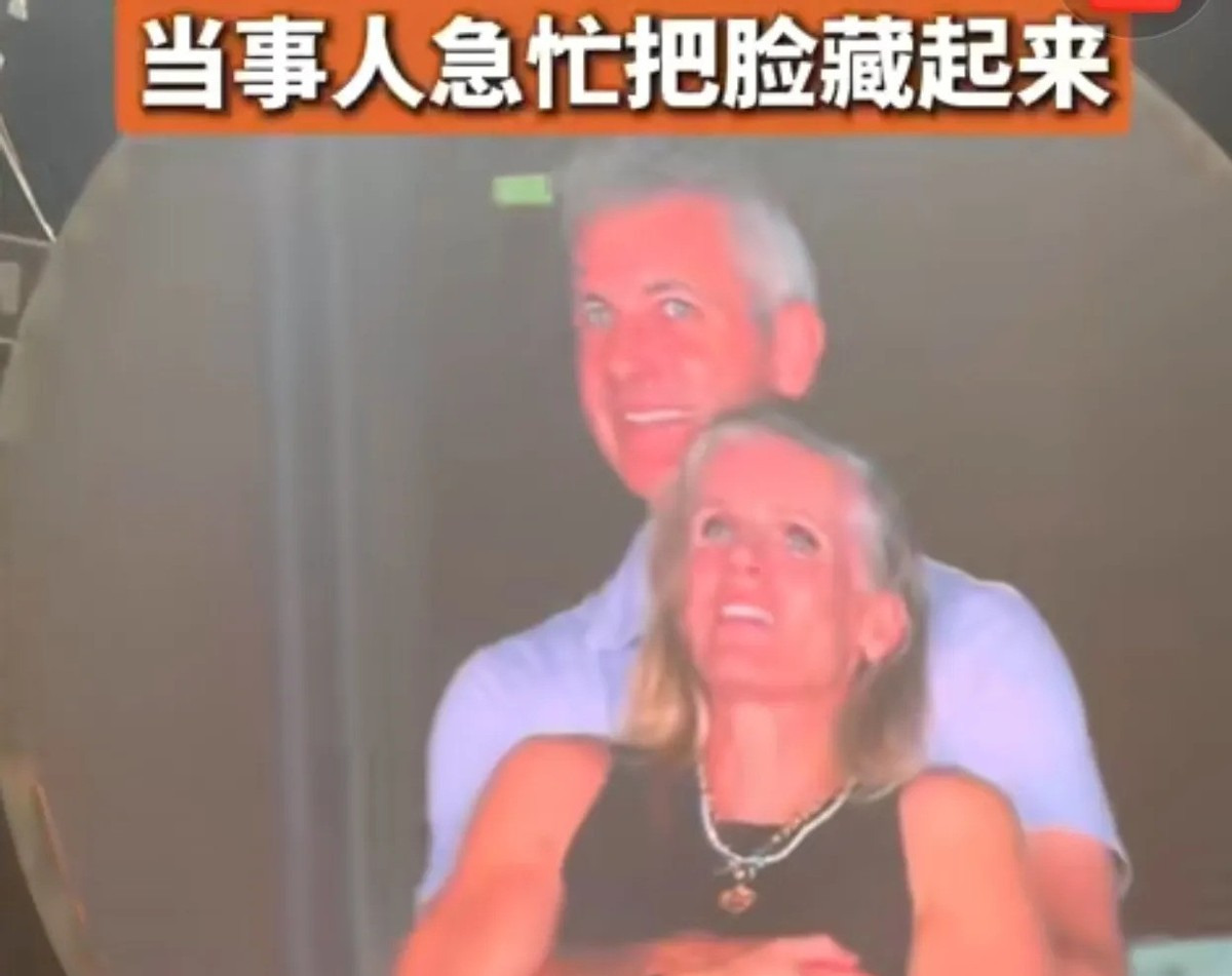美国CEO出轨引发全网热议  











拜伦的出轨事件简直像一场闹