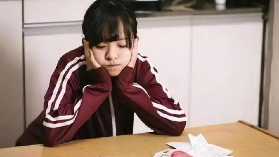父母不给女儿200元护肤品钱，就被批中国式穷养，真的是够了