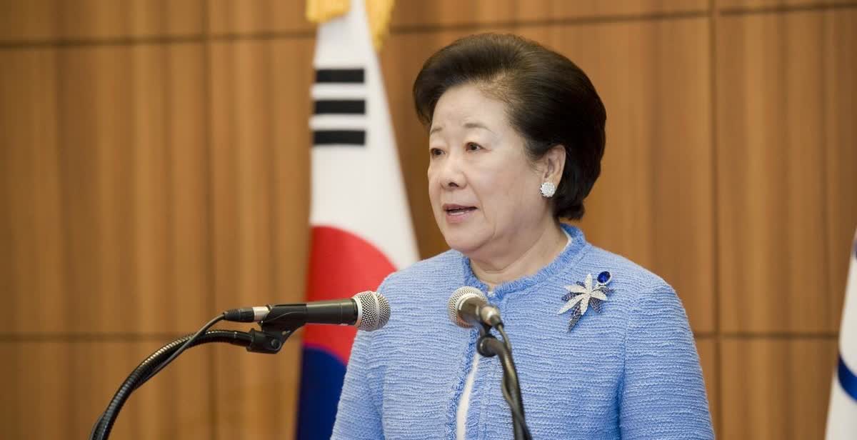 韩鹤子首回应权性东请托嫌疑：否认非法活动，特检拟传唤调查
 
31日，韩国统