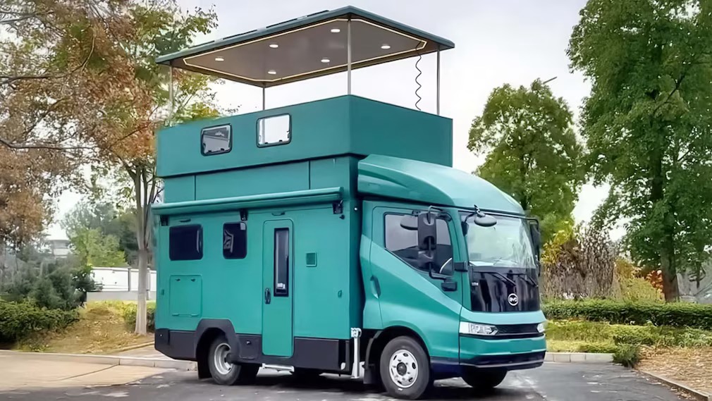 这款带屋顶露台的中国房车在欧洲火了！