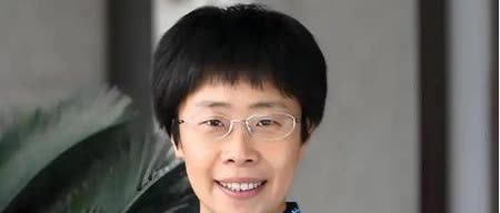 北大才女蒙曼50岁至今未婚，朱迅问她：“你最想嫁给谁？”谁曾想，她脱口而出说的一