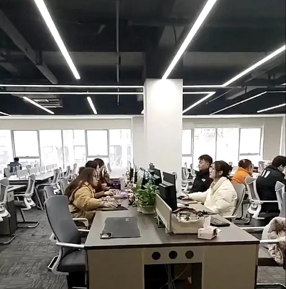 要想做个不内耗自己的打工人，告诉你两条黄金定律，只要你按照我说的做，绝对能治好你