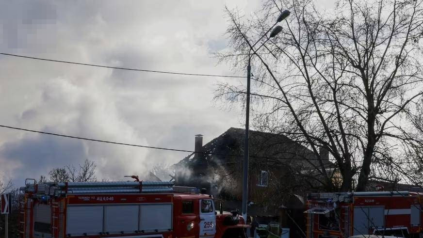 特朗普出尔反尔，泽连斯基连挨三闷棍，美国把乌克兰当猴耍