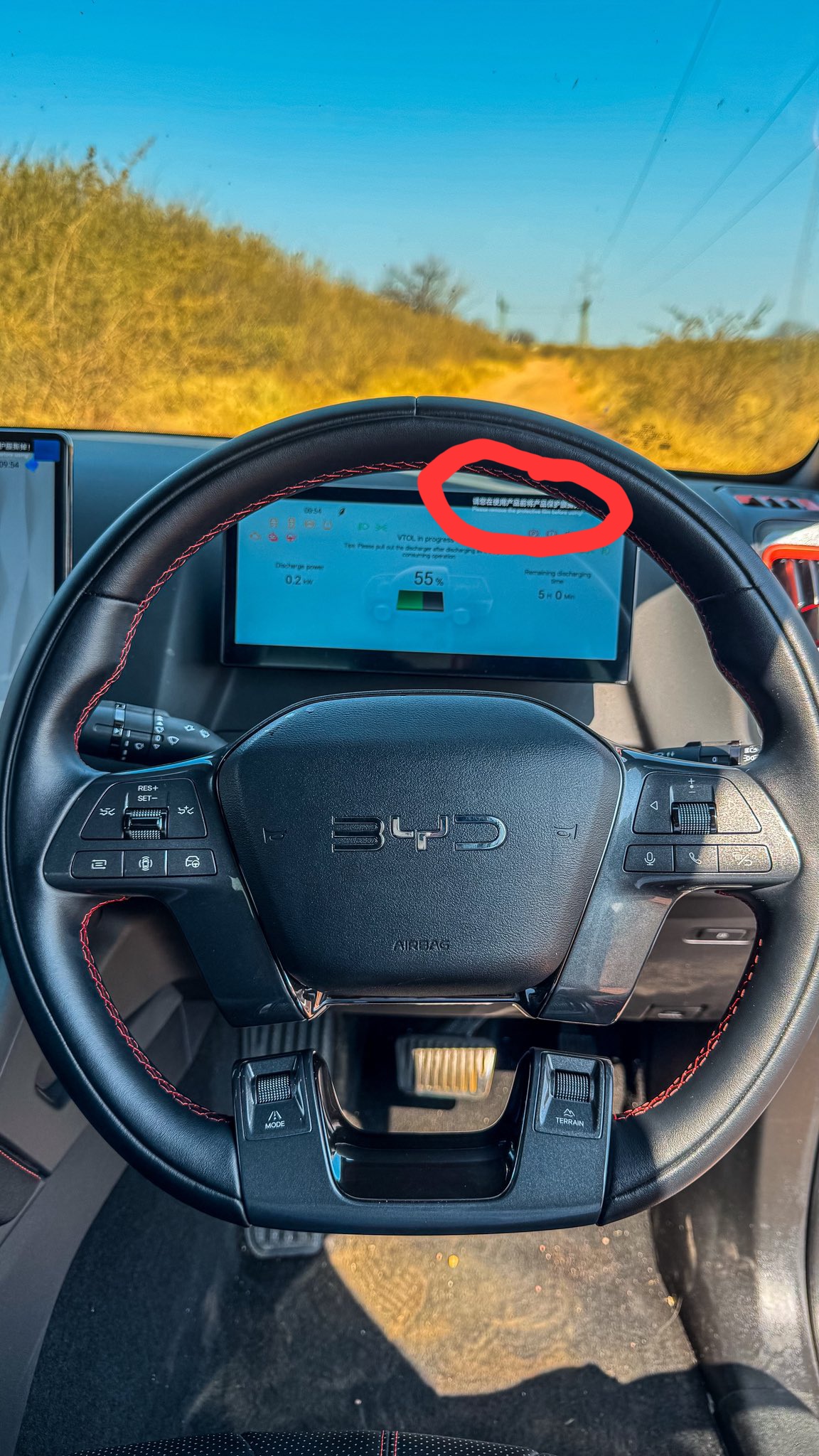 一直坚持使用中文按键的比亚迪也开始更改做法了。

最近我发现，比亚迪的很多车型并