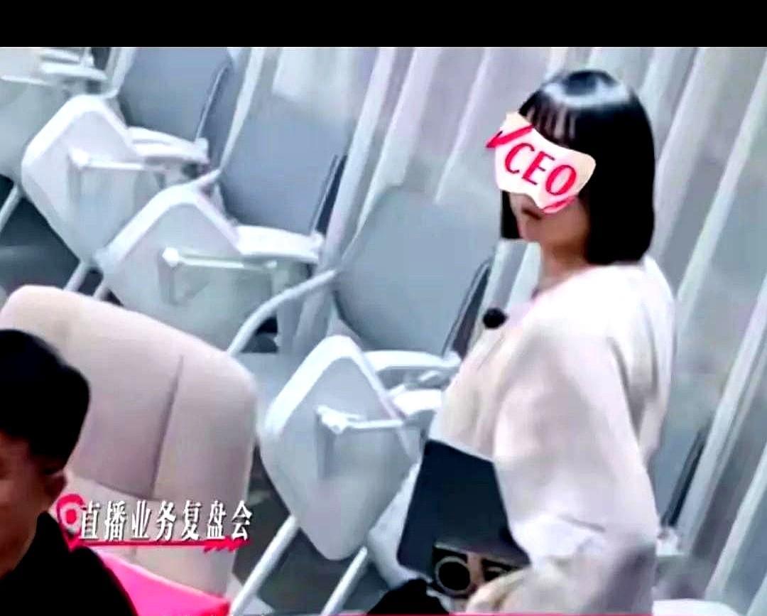 老板突然请假，公司反而更稳
老板娘要查账，CEO当天递请假条，说老婆做手术。
大