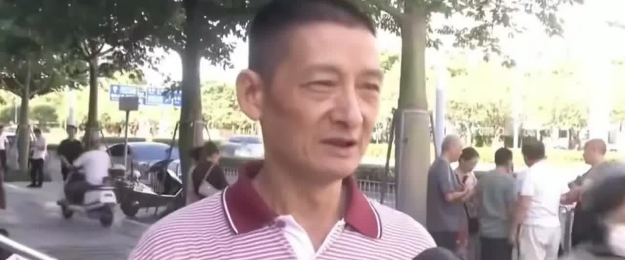真的是道德和笑点在打架！
男子交了35000元想种牙
万万没想到牙拔完了，诊
