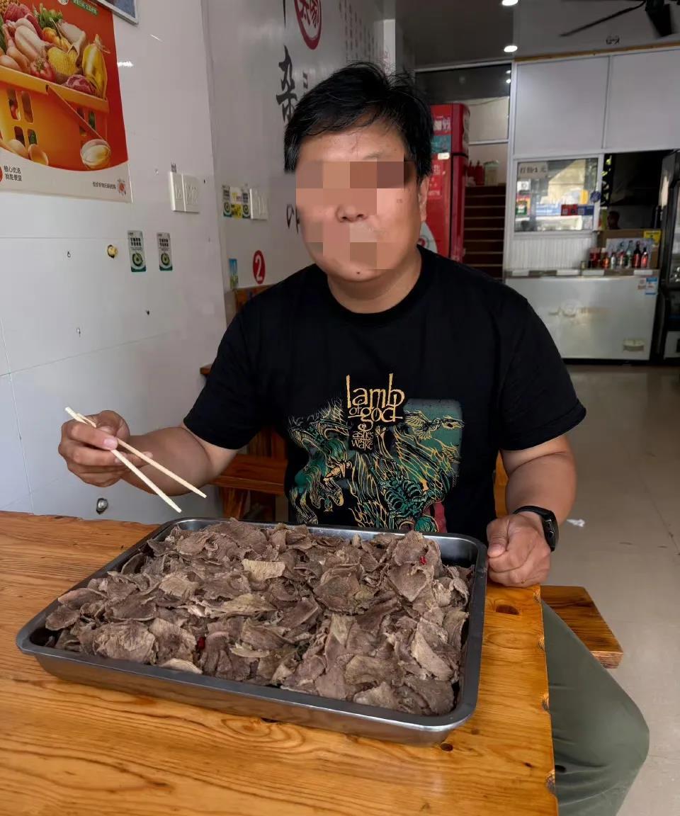 老板，来碗牛肉面，不要面。 ​