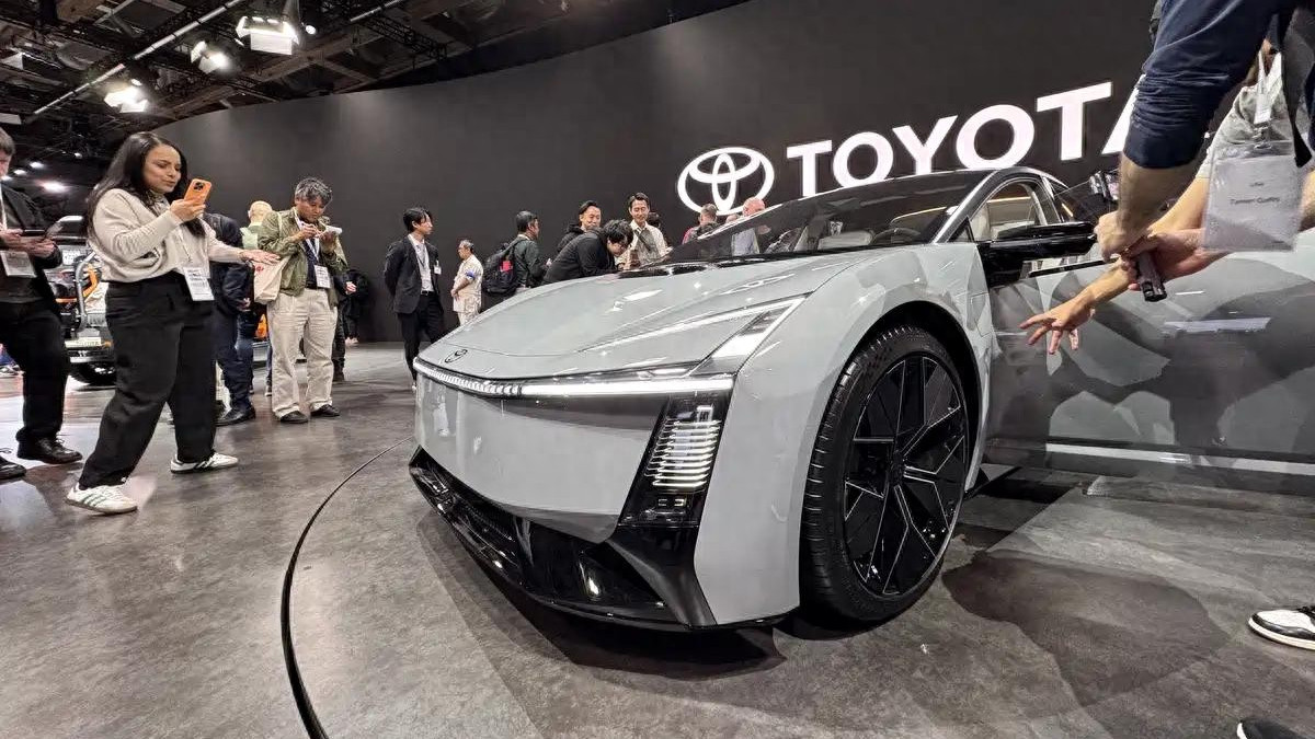 全新丰田卡罗拉概念车亮相！外观造型科幻运动，搭载多种动力