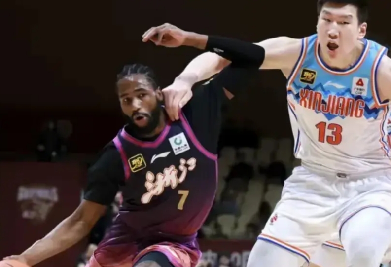 新疆队遇强不强主要由以下四个方面造成：
一是赵睿太过强势，能力极强且性格火爆，新