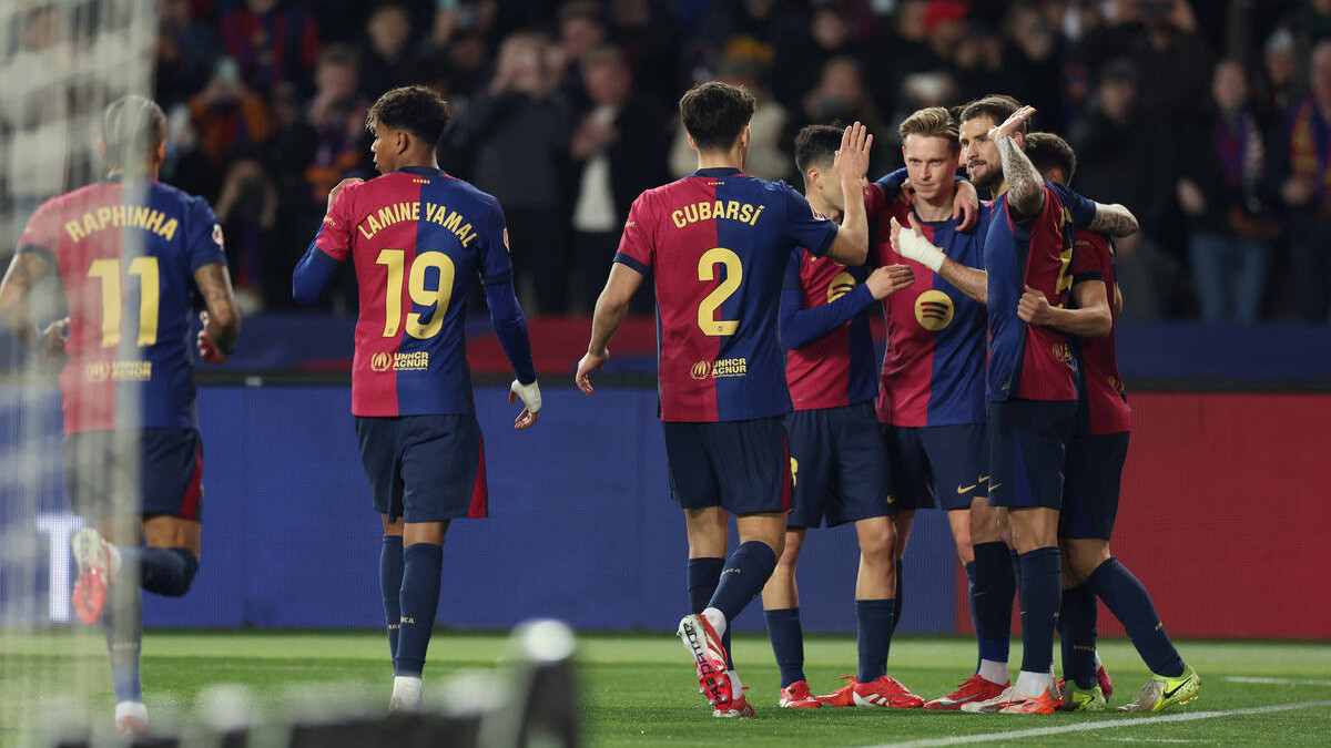 巴萨2-0险胜德比，7分领跑西甲！黄潜悄然升至第三