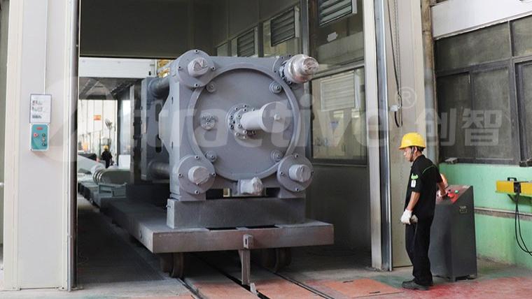 攻克“盲区”：复杂异形工件（如发动机缸体）的全方位覆盖喷涂策略