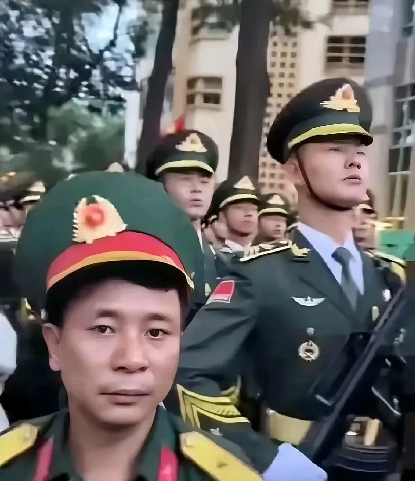 越南两个显眼包丢人











你们绝对想不到！在越南阅兵式上，竟然出