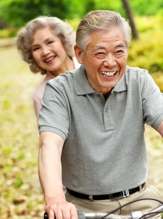 人生各有各的福
吃饱穿暖就知足
健康需要多关注
幸福就会得享受
遇到困难莫要哭