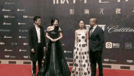 2006年，姜文拍《太阳照常升起》，影片刚开拍不久，却曝出女演员周韵怀孕了，事后