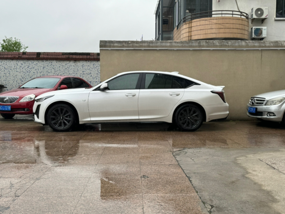 凯迪拉克CT5用车半年总结
真实感受
1.这个车适合没有家庭的单身男女去开,其实