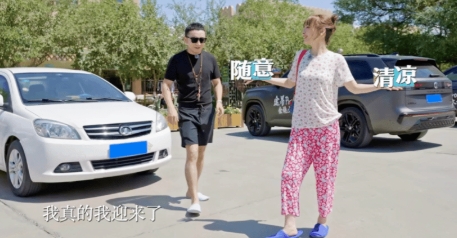 吴昕睡衣超绝松弛感，吴昕的松弛感透着自在，怎么看都舒服，这种状态太让人羡慕了。