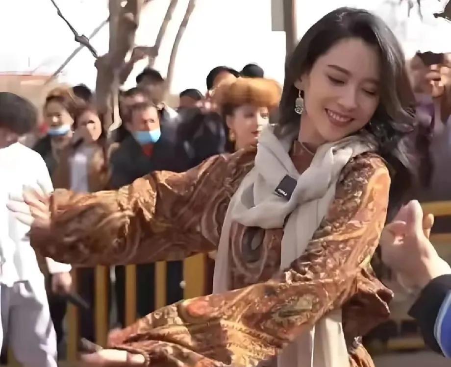 峰哥活的真是词如其人啊 我想要真怒放的生命，森林北长的挺标致， 和前妻一个风格，