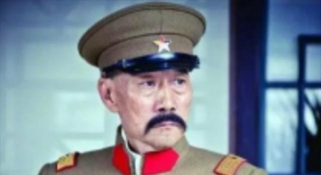 1915年的沈阳，寒风刺骨，夜幕下的帅府街灯火通明。那时的东北，正值军阀混战，张