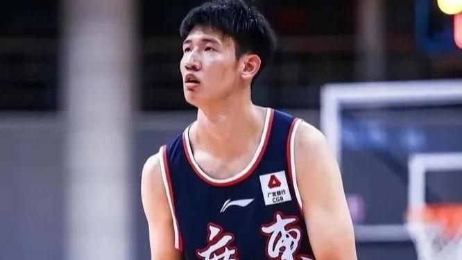 广东男篮兵强马壮后，小将黄明依最失意，新赛季彻底沦为边角料！