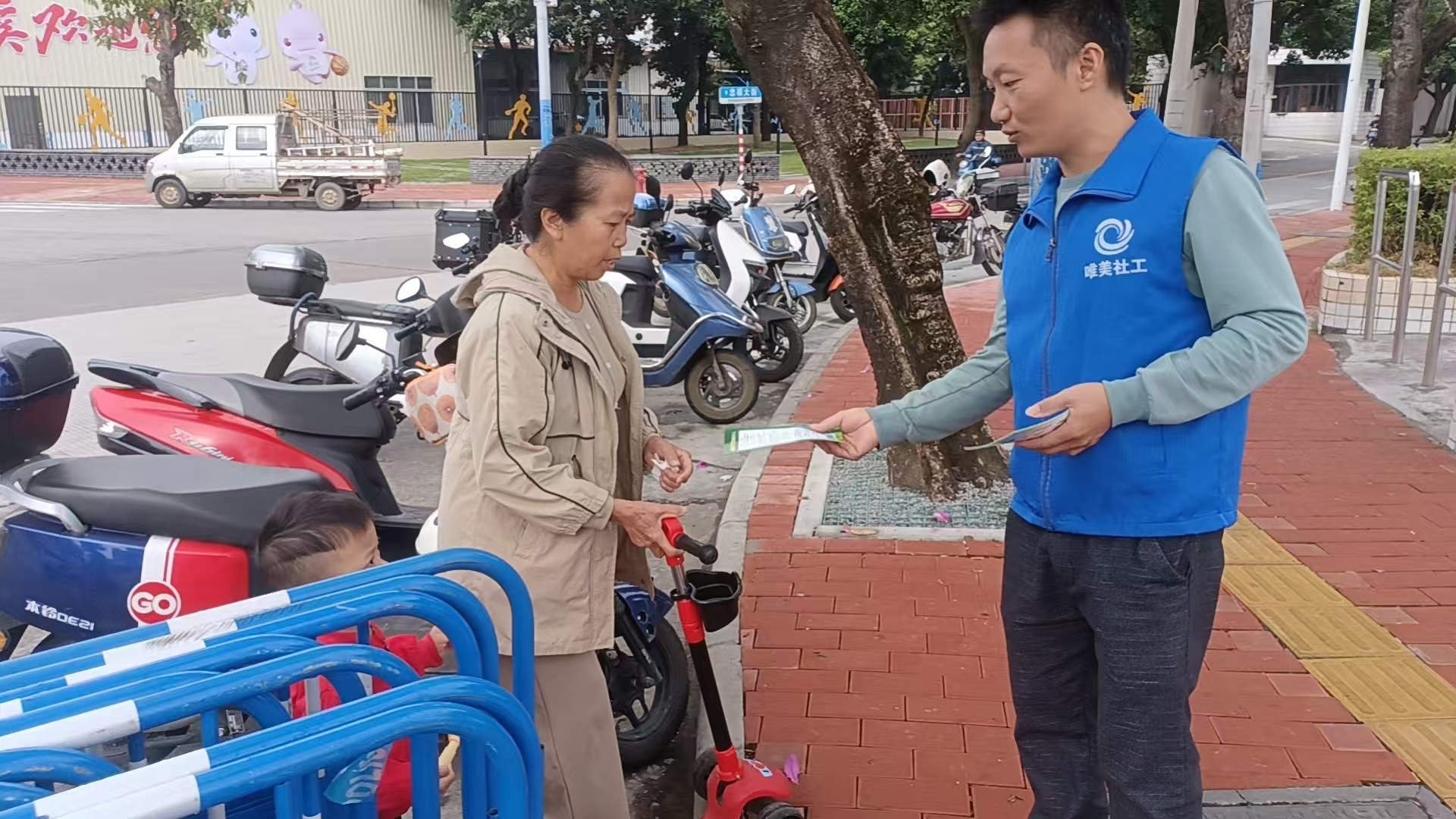 禁毒宣传进村居 筑牢无毒“安全线”