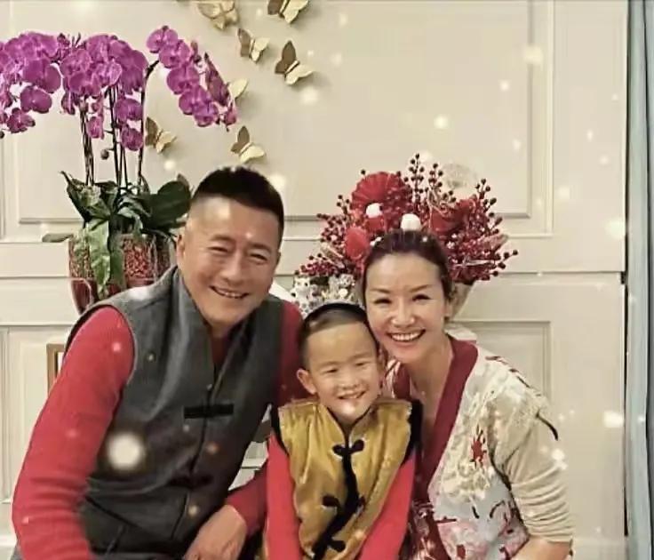 高曙光江珊真的让人觉得离婚有时候是一件很正确的事情。很多人觉得婚姻内的男女不幸福