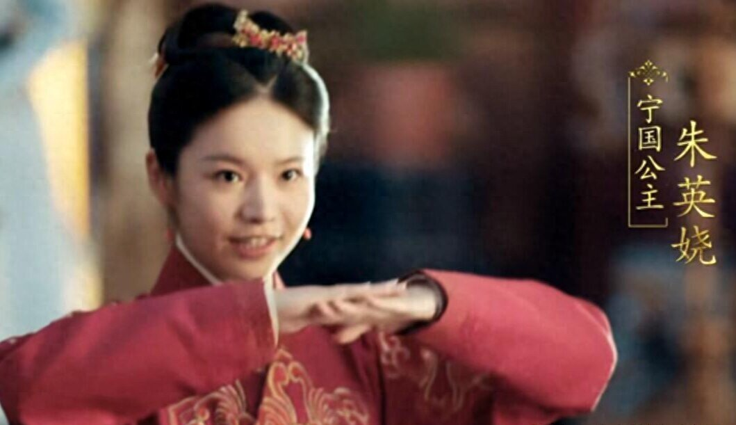 1405年10月，朱元璋的女婿梅殷入朝觐见朱棣，行至半路，遇到了前来迎接他的锦衣