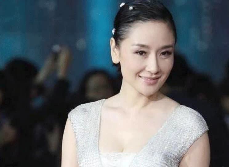 2006年，足球名将李金羽求婚“大少奶奶”孙宁，没想到孙宁一句“不想结婚”扭头离