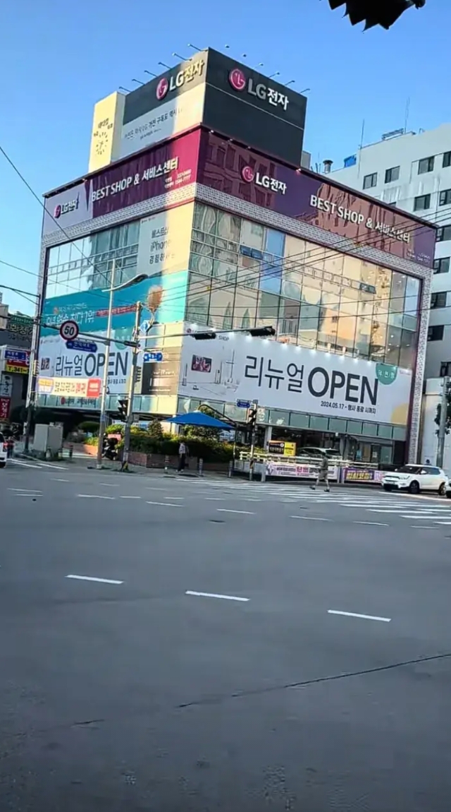 首尔和深圳一比，差距还是挺明显的。面积上，深圳大约2050平方公里，首尔才605