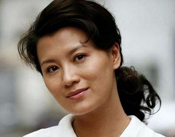 2006年，李幼斌拍摄《亮剑》大火，可事业如日中天的他却对儿子说：“我爱上别人了