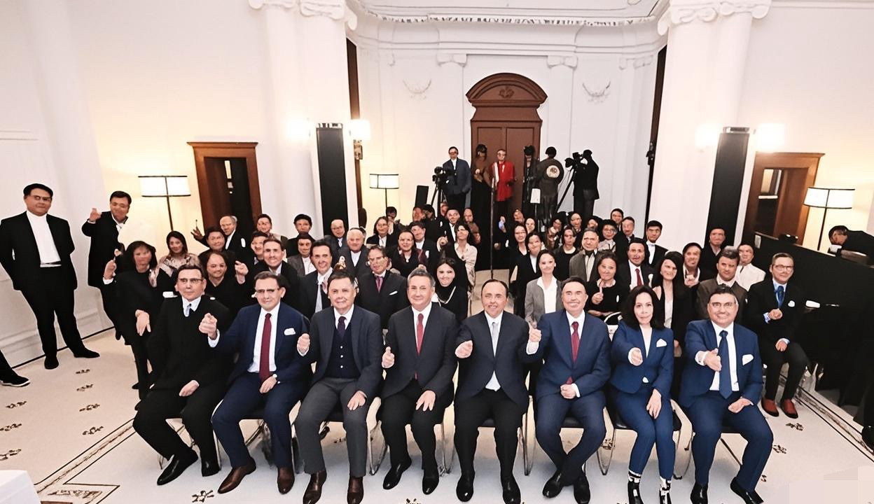 世界乱套了 中国出手成立调解院











这世界，乱成一锅粥！西方那