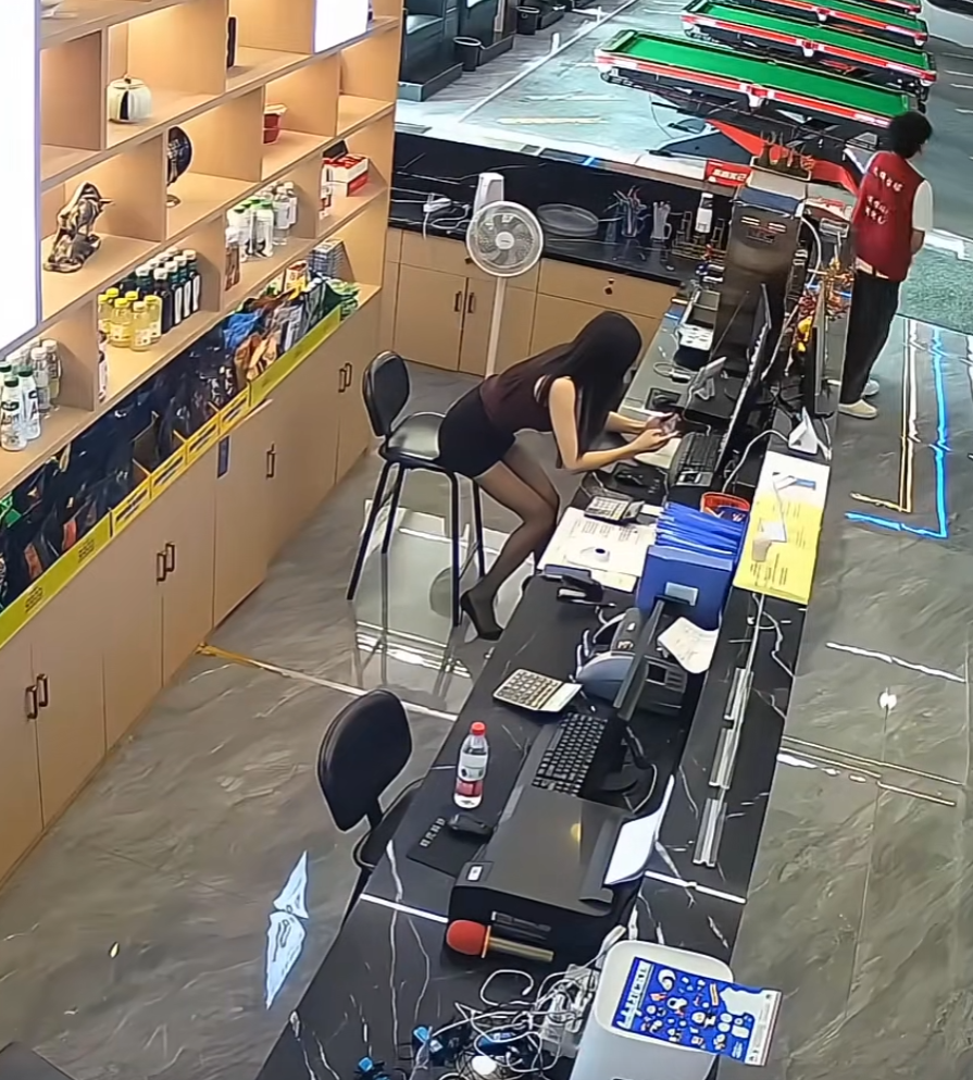 现在台球厅都这么卷了吗？