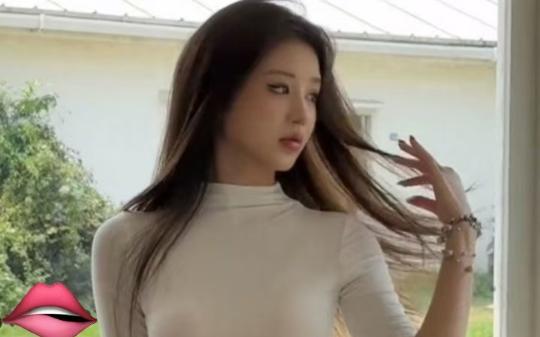 男子花1万5给网恋女友买金手镯，她回赠对方500元的衣服后将其拉黑，对方用12个小号找了她3个月……