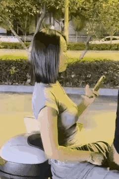 闺蜜不讲武德！[捂脸]