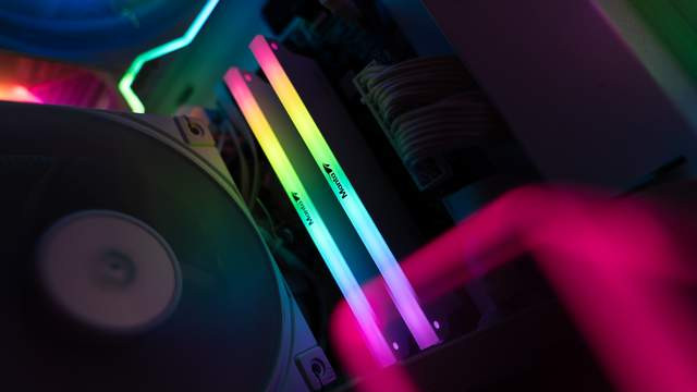 有光的甜品！官配CP组：v-color 全何科技D5内存条实测