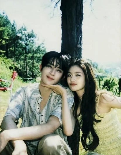 我才知道，李兰迪和张新成好的那些年，一直被他的粉丝骂！

张新成也是个没有担当的