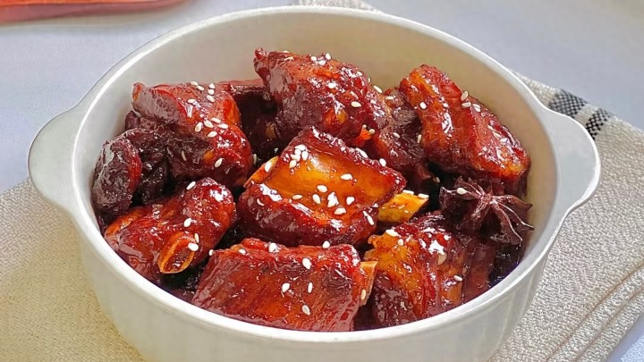 天冷了就该啃排骨！8 款暖心做法，软烂入味香到舔手指