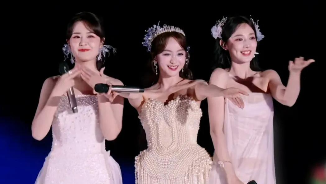 彭小苒房琪事件反转，何泓姗硬刚节目组，美女无妄之灾