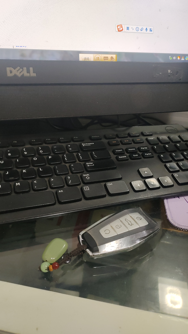 最近车钥匙开关车门反应很不灵敏
都要按好几下，应该是车钥匙没电池🔋了吧？谁曾想