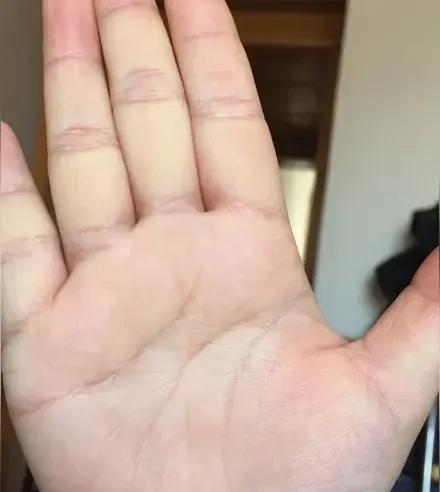 一次次降低自己的底线和原则
 去理解 去妥协 去迁就 去被迫接受 
事实证明并不