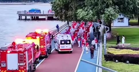 建议治安管理处罚法增加对暴走团的几个规定，违反规定的依法进行处罚。
      