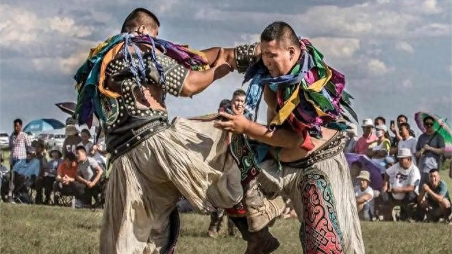 俄专家曾警告：中国身边有邻国已露出反相！很可能会出卖中俄