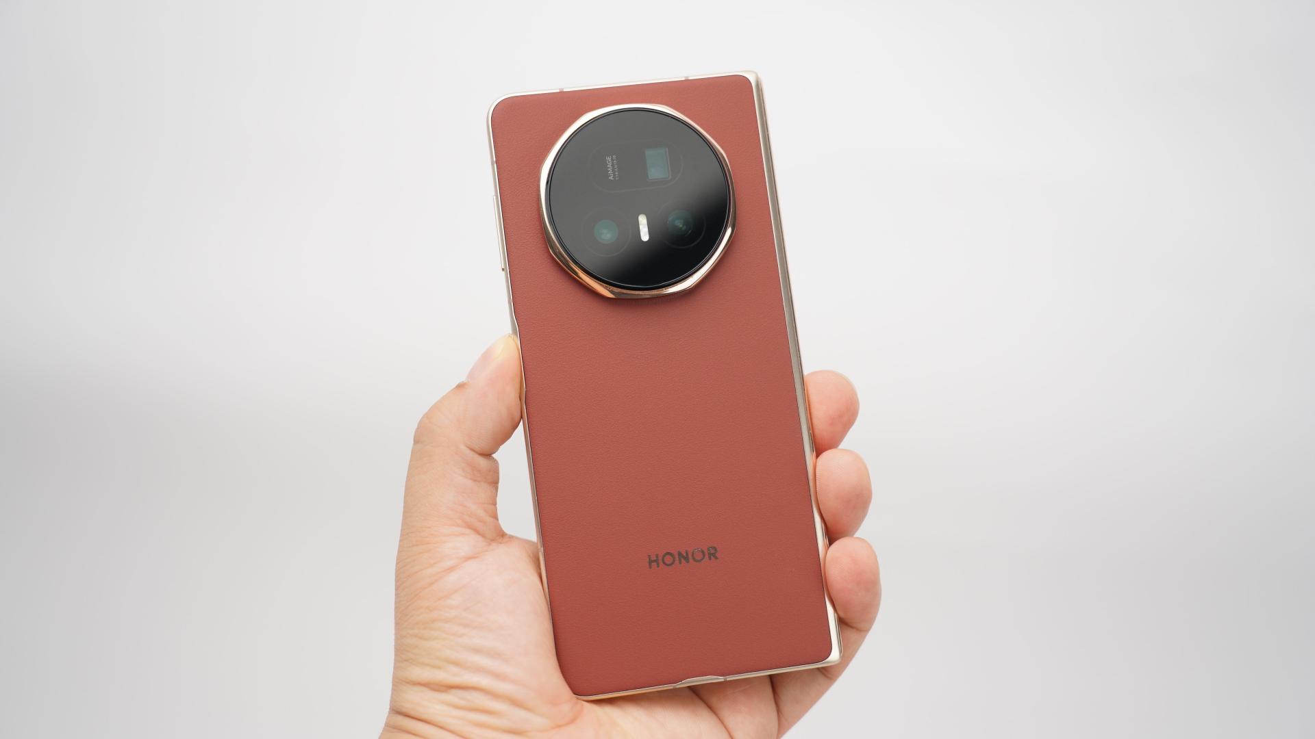 荣耀Magic V5：折叠之间，邂逅科技与诗意的浪漫交响