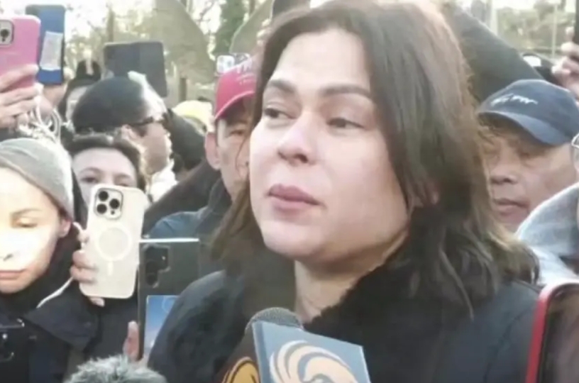 上万名菲律宾民众，聚集在菲律宾马尼拉的滂尼法秀广场，声援杜特尔特，不仅仅是菲律宾