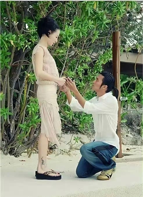 据说这是当年谢霆锋为张柏芝精心策划两个月的求婚现场，如今再看真的让人意难平。 ​