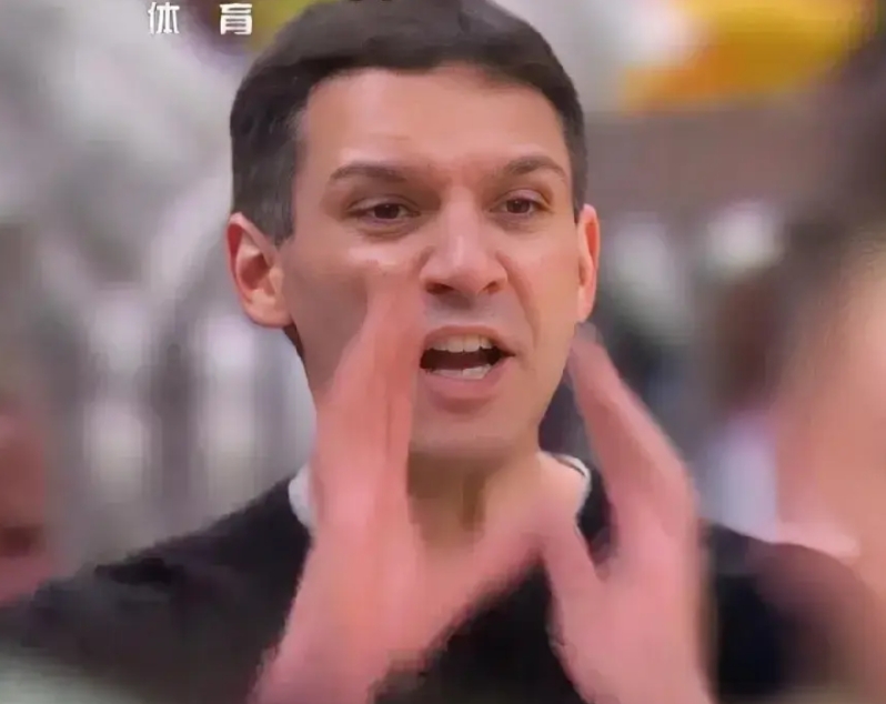 雷霆主帅现在有点骑虎难下了，改回来的话，卡莱尔反而高兴。

都说戴克诺特舍弃双塔